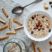 7 Manfaat Konsumsi Oatmeal Setiap Hari untuk Tubuh Lebih Sehat dan Kulit Glowing