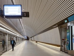 Bikin Melongo! Stasiun MRT Ini Punya Desain Menawan Bak Galeri Seni