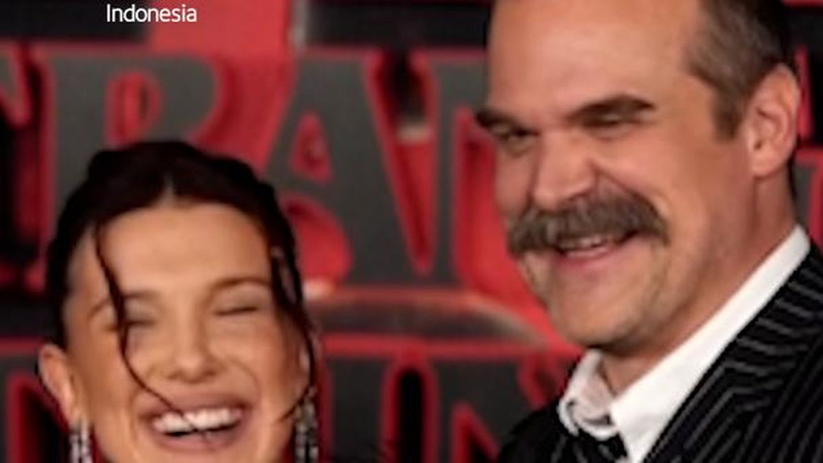 Millie Bobby Brown dan David Harbour Tampil Akrab Saat Isu Perundungan