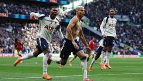 Richarlison Sudah Selebrasi Buka Baju, Tottenham Batal Menang Lawan MU