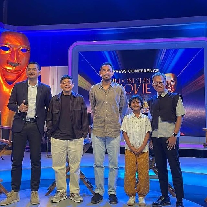 <p>"Ihiy! Seru banget merhatiin Den Bagus sebagai salah satu nomine ikutan ngobrol bareng para juri, ada pak <em>@oks_antara</em> &amp; <em>@muhadkly</em> kemarin di acara Press Conference <em>@imaawards 2025</em>. Kapankah malam puncak acaranya? Tunggu info selanjutnya ya," tulis melalui Instagram <em>@thesasonosfam</em>. (Foto: Instagram @thesasonosfam)</p>