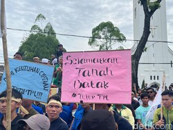 Teriakan Tutup TPL Bergema Saat Ribuan Massa Aksi Demo di Kantor Gubsu