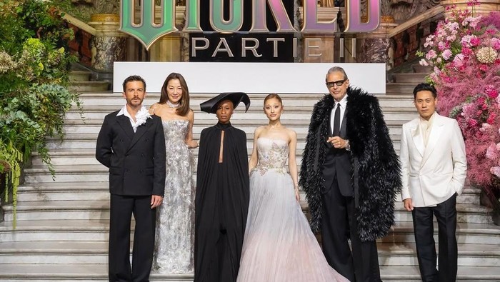 Dreamy! Intip Deretan Gaya Cynthia Erivo hingga Ariana Grande di Tur 'Wicked: For Good'