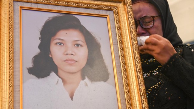Mendiang Marsinah merupakan simbol keberanian buruh perempuan. Kini, dia diakui sebagai Pahlawan Nasional dan akan ada Museum Marsinah.