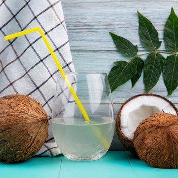 5 Manfaat Air Kelapa untuk Kulit Cerah dan Lembap Alami, Wajib Tahu!