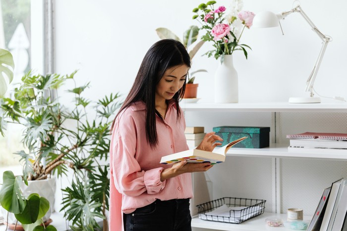 Menerapkan disiplin sebagai cara untuk menghargai diri sendiri. Disiplin membantu kamu untuk memanfaatkan waktu dan berupaya sebaik mungkin.