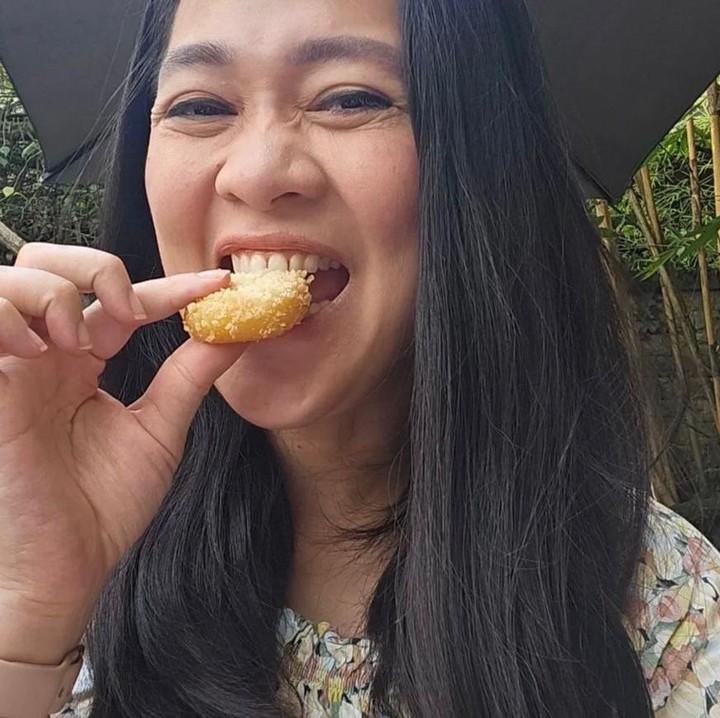 <p>Dalam unggahannya, ia tampak sangat bahagia bisa&nbsp;menghabiskan waktu santainya meski hanya di villa. "Ngabisin waktu di Villa aja udh <em>happy</em>. Ada Tea Afternoon juga yg bisa kita pesen buat santai2 di samping <em>private pool</em>. Dan percaya gak, semua <em>snack</em> nya enakk. Gemessss lagi tampilan nya," kata Gracia. (Foto: Instagram @graciaz14)</p>