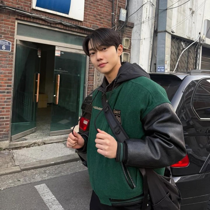 <p>Karakter tersebut tampaknya tidak jauh berbeda dengan kehidupan nyata Joon Young yang selalu berhasil memikat hati para penggemar melalui pesonanya yang tampan. Ia pun cukup sering mendapat pujian. &ldquo;Kamu sangat tampan,&rdquo; tulis akun <em>@jjasmin****.</em> &ldquo;gantengnya cowokuuu,&rdquo; tulis akun <em>@zapirasa****.&nbsp;</em>(Foto: Instagram @aim__2)</p>