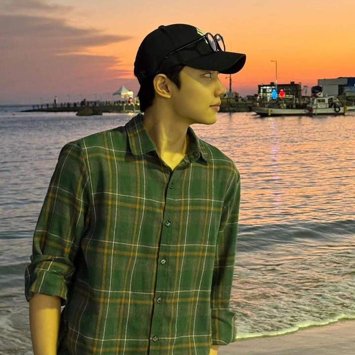 <p>Dilansir dari laman<em> Soompi,</em> karakter Joon Young dikaruniai ketampanan dan fisik yang prima, berani melawan ketidakadilan, dan dikenal karena kejujurannya yang blak-blakan serta perilakunya yang tidak terduga, yang mebuat karakternya begitu menawan.&nbsp;(Foto: Instagram @aim__2)</p>