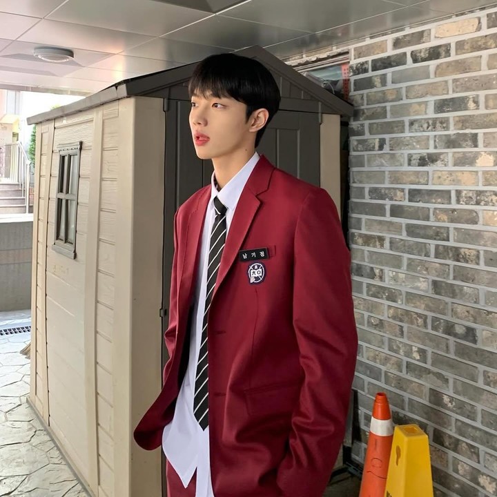 <p>Jo Joon Young memerankan karakter Nam Gi Jeong atau yang lebih dikenal sebagai Red Finger dalam drama terbaru <em>Spirit Fingers.</em> Ia adalah perwujudan kepercayaan dan mencintai diri sendiri. (Foto: Instagram @aim__2)</p>