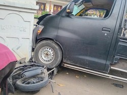 Adu Banteng Motor dan Mobil, Satu Keluarga di Bondowoso Tewas