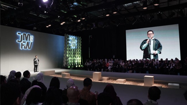 Jakarta Muslim Fashion Week 2026 mencatatkan total transaksi sebesar US$19,51 juta atau setara Rp321,88 miliar, melampaui target awal sebesar US$10 juta.