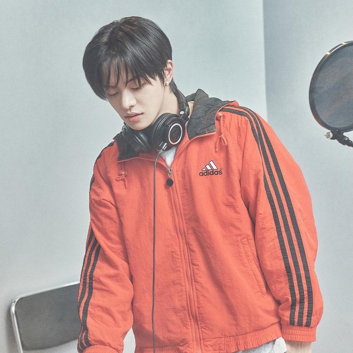 Sejak usia muda, Lee Leo atau akrab dipanggil Leo telah mengembangkan minat bermusiknya. Bahkan, pria yang berasal dari Sydney tersebut rela pindah ke Korea Selatan sendirian di usia 17 tahun untuk berlatih menjadi seorang penyanyi.

Hingga akhirnya Leo diperkenalkan sebagai member pertama Trainee A.
