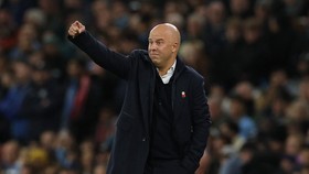 Arne Slot Marah Banget Gol Van Dijk Dianulir di Man City vs Liverpool