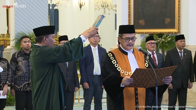 Dwiarso Budi Santiarto resmi membacakan sumpah jabatan Wakil Ketua Mahkamah Agung Bidang Non Yudisial, disaksikan langsung Presiden Prabowo Subianto di Istana.