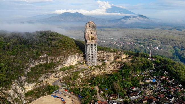 KPK menyita sejumlah dokumen terkait dugaan korupsi proyek Monumen Reog Ponorogo saat menggeledah kantor perusahaan konstruksi PT Widya Satria.