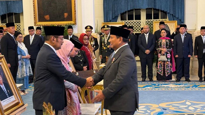 Prabowo anugerahkan gelar pahlawan nasional ke 10 tokoh, termasuk Soeharto dan Gus Dur (Eva/detikcom)