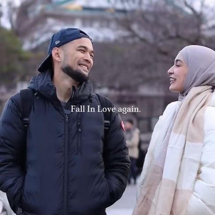 <p>Shireen lantas berterima kasih kepada sang suami karena sudah menjadi sosok pria sabar selama 12 tahun membangun rumah tangga. Menurut Shireen, Tekur Wisnu selama ini begitu sabar menghadapi peran sebagai suami dan orang tua. "Dear abi, makasi udah selalu berusaha dampingin aku. Sabar sama kerandoman aku. Sabar bimbing aku, mau belajar bareng bareng untuk jadi orang tua. Mau sabar sama ngambekan aku," ungkap perempuan 33 tahun ini. (Foto: Instagram @shireensungkar/ @teukuwisnu)</p>