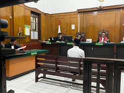 Sidang Demo Rusuh di Surabaya, Terdakwa Didakwa Curi Besi di Polsek