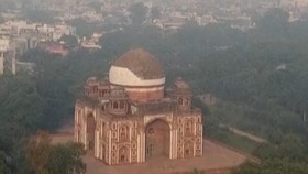 Penampakan New Delhi Diselimuti Asap Tebal Polusi