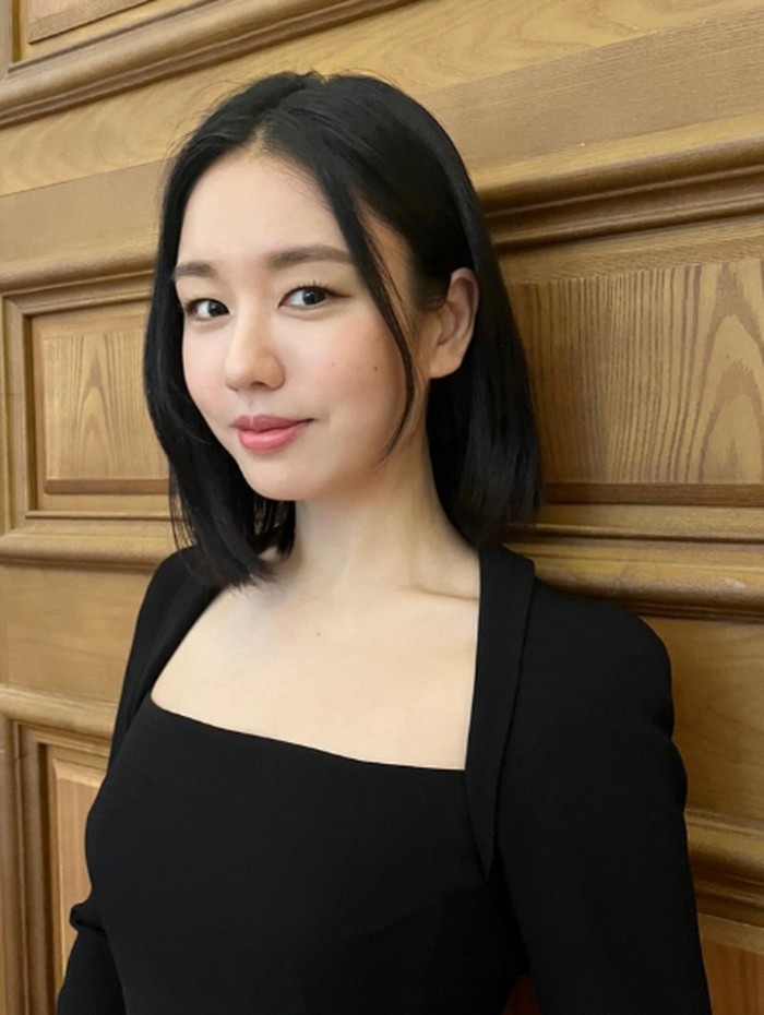 Berkat kemampuan aktingnya yang luas dan penampilannya yang ekspresif, Ahn Eun Jin menarik perhatian banyak penonton dan menjadi favorit di kalangan produser dan sutradara (PD).