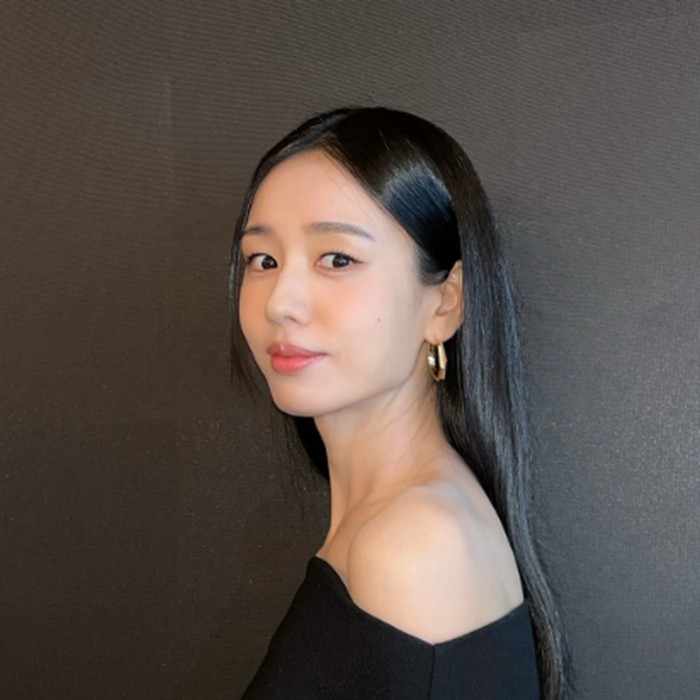 Dalam wawancaranya bersama Ten Asia, Ahn Eun Jin menceritakan bagaimana ia memutuskan untuk menekuni dunia akting. Saat SMP, ia menyadari karier impiannya setelah menonton pertunjukan sekolah.