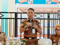 Pemkot Kendari Edukasi Warga Mandonga Olah Sampah Jadi Produk Bernilai