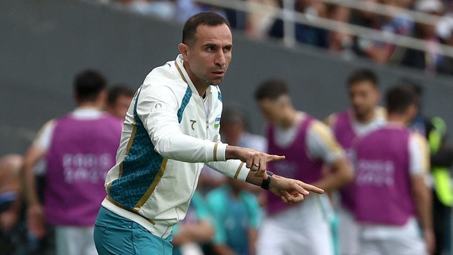 Timur Kapadze resmi berpisah dengan timnas Uzbekistan. Rumor mengaitkannya dengan posisi pelatih Timnas Indonesia semakin menguat.