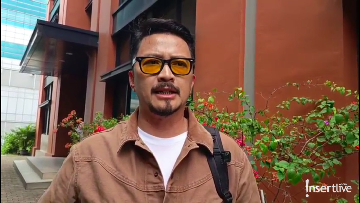 Berita Seputar Selebriti Insertlive Terkini : Tangis Ferry Maryadi Pecah Lihat Syifa Hadju Resmi Dipinang El Rumi