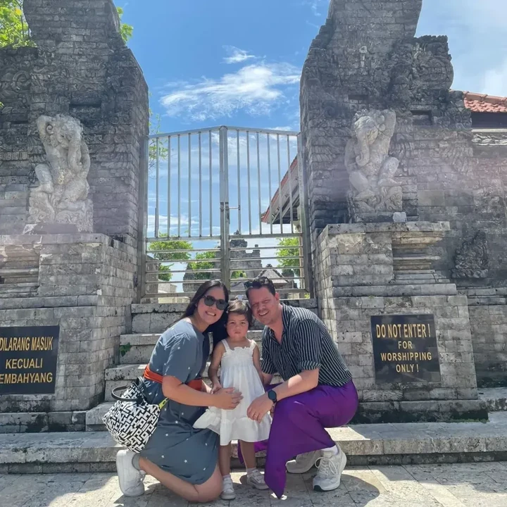 <p>Artis Gracia Indri pulang kampung ke Indonesia setelah memutuskan untuk menetap di Belanda usai menikah dengan bule bernama Jeffrey Slijpen. Gracia Indri membagikan momen liburannya selama di Bali melalui unggahan di akun media sosialnya belum lama ini, Bunda.&nbsp;(Foto: Instagram @graciaz14)</p>