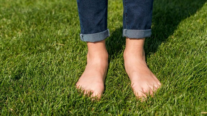 Mengenal Grounding, Teknik Sederhana yang Bisa Bikin Tubuh dan Pikiran Lebih Sehat