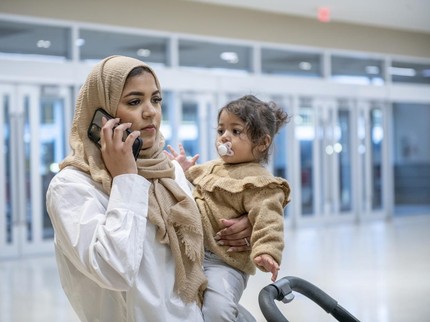 Kisah Bunda Syok Dirampok saat Tengah Menyusui Bayi di Bandara