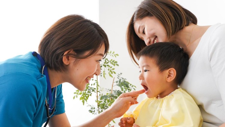 Ilustrasi Dokter dan Anak