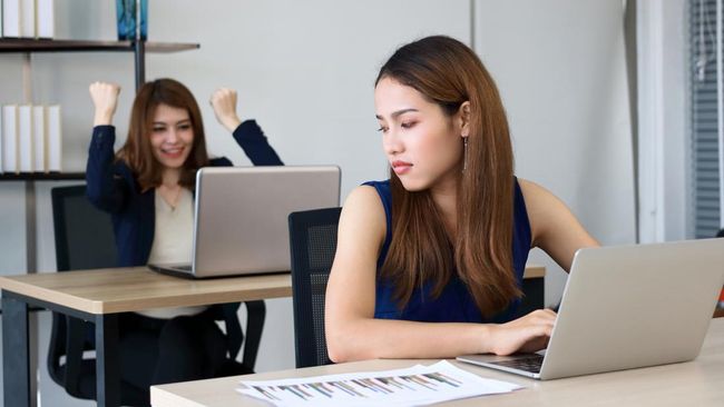 11 Kalimat yang Diucapkan Orang Iri Dengki saat Berbicara