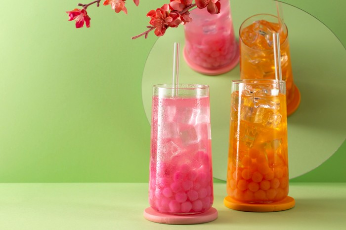 Minuman yang sebaiknya dihindari di pagi adalah minuman manis apa pun. Konsumsi minuman kadar gula tinggi saat perut kosong dapat meningkatkan kadar gula darah serta asupan gula harian.