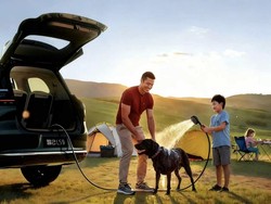 Makin Unik Aja, Mobil Hybrid Punya Shower buat Mandi