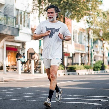 Rahasia Bugar Jeremy Thomas di Usia 55 Tahun: Kalau Makan Banyak, Besoknya Saya Bakar...