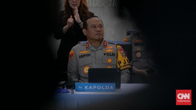 Kapolda Metro Jaya Irjen Asep Edi Suheri melakukan mutasi dan rotasi jabatan sejumlah Kasat Reskrim dan Kapolsek.