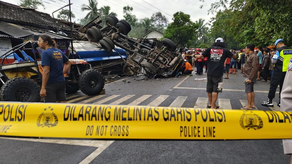 Kecelakaan 2 Truk di Situbondo Jawa Timur, Balita Tewas