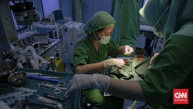 FOTO: Menjahit Asa di Bibir Kecil Anak Bangsa