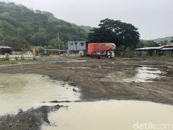 Terminal Segenter Lombok Barat Tak Terurus, Area Parkir Jadi Kubangan Lumpur