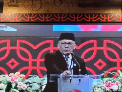 Sertijab Kepala BRIN ke Arif Satria, Laksana Tri Handoko Menitikkan Air Mata