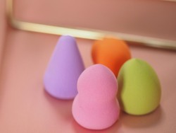 Ini 6 Macam Spons Makeup yang Wajib Kamu Tahu dan Cara Tepat Pakainya