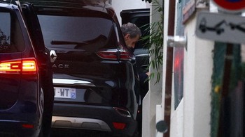 FOTO: Eks Presiden Prancis Sarkozy Bebas usai Dipenjara 20 Hari