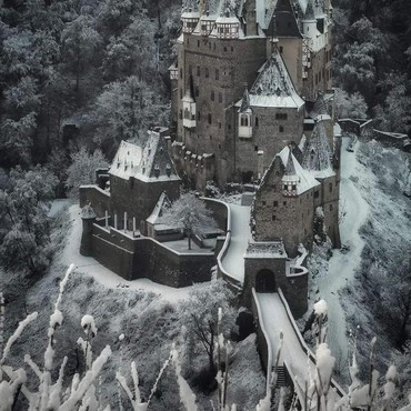 Menakjubkan! Istana Berusia 870 Tahun Ini Tetap Kokoh dan Ditinggali 33 Generasi