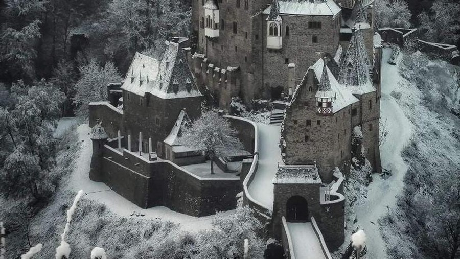 Menakjubkan! Istana Berusia 870 Tahun Ini Tetap Kokoh dan Ditinggali 33 Generasi