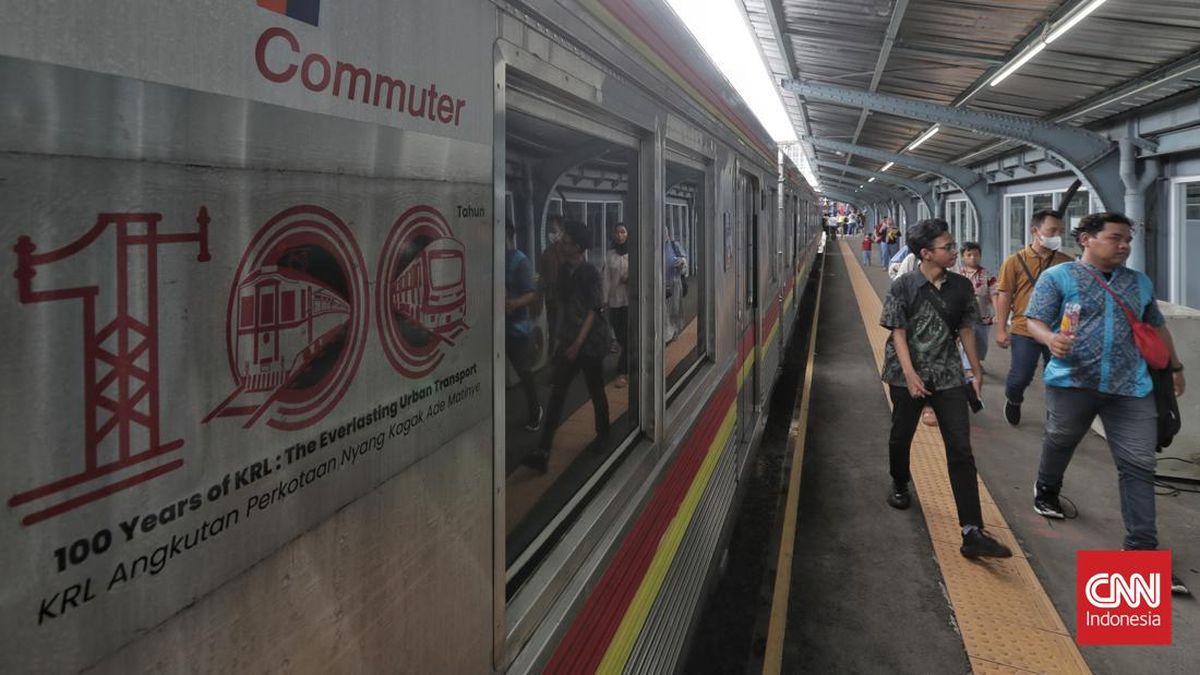 Gangguan KRL di Stasiun UP, Gerbong Sempat Keluarkan Asap