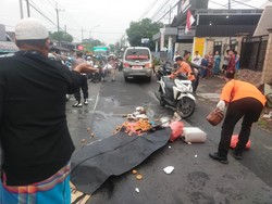 Pemotor Lamongan Tewas Terlindas Truk di Surabaya, Sopir Sempat Kabur