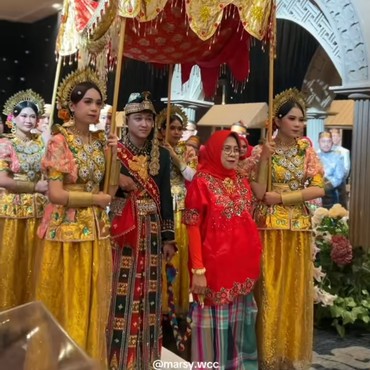 Pernikahan Mewah Anak Sultan Makassar Viral, Ratusan Pengiring Bikin Takjub