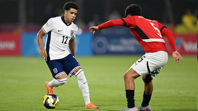 Inggris U-17 memastikan lolos ke babak 32 besar Piala Dunia U-17 2025 setelah menghajar Mesir 3-0 dalam pertandingan terakhir Grup E, Senin (10/11).